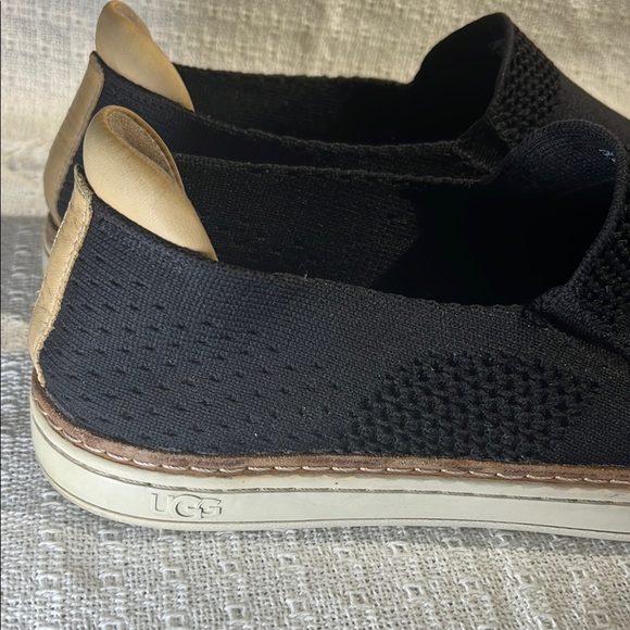 UGG woman’s Black Slip-On Shoes size 7 1/2 - Picture 8 of 12